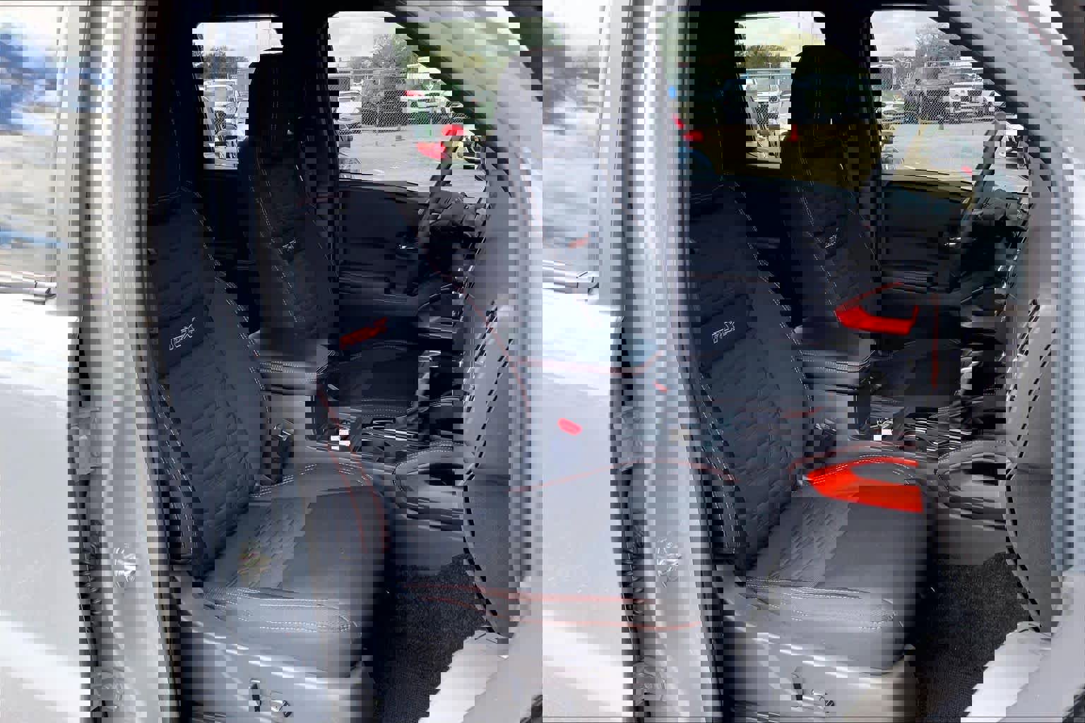 Used 2025 Nissan Frontier Pro-X image 9