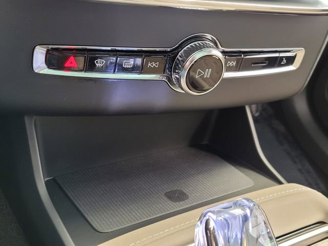 New 2026 Volvo XC90 B6 Core w/ Protection Package AWD/4WD image 19