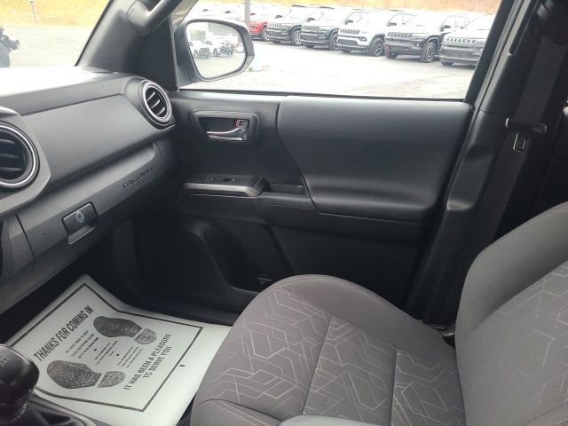 Used 2017 Toyota Tacoma TRD Off-Road image 14