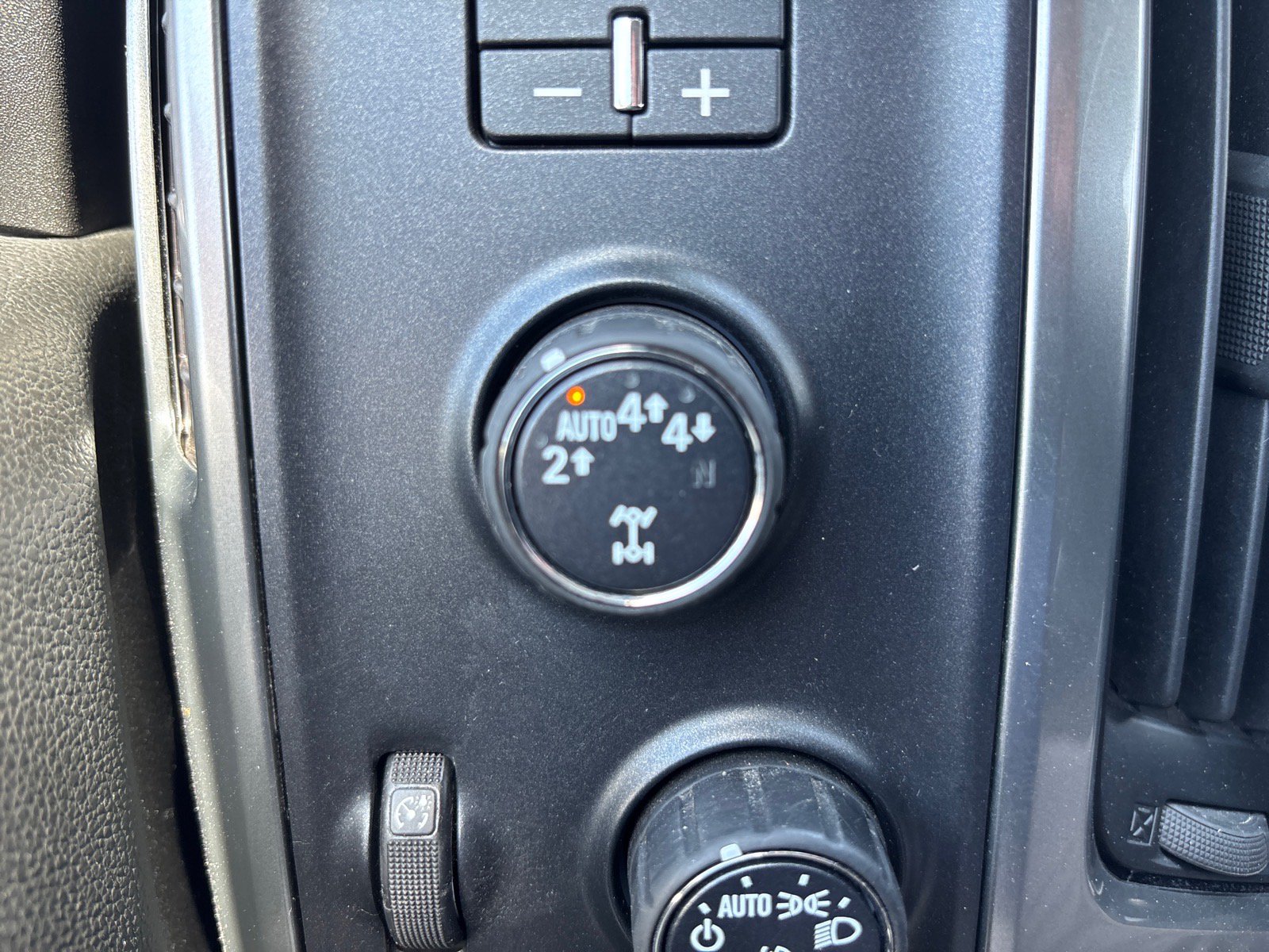 Used 2018 Chevrolet Silverado 1500 LT w/ All Star Edition AWD/4WD image 23