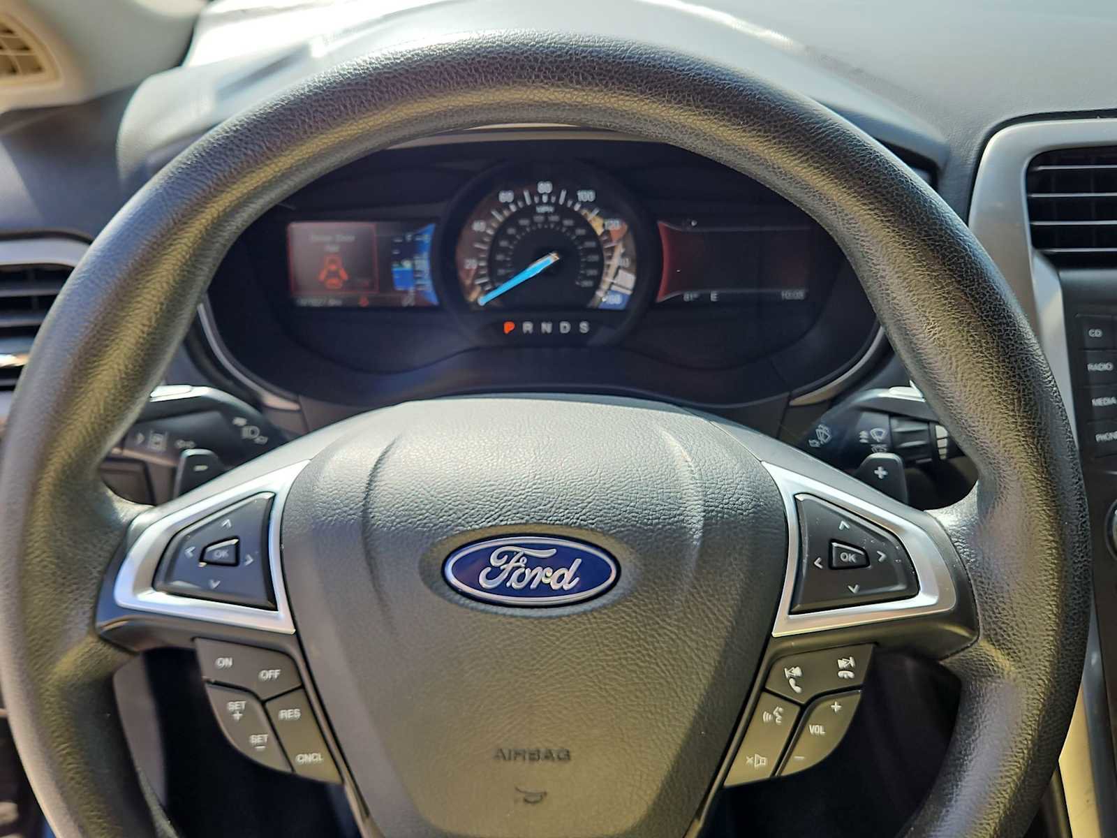 Used 2018 Ford Fusion SE FWD image 19