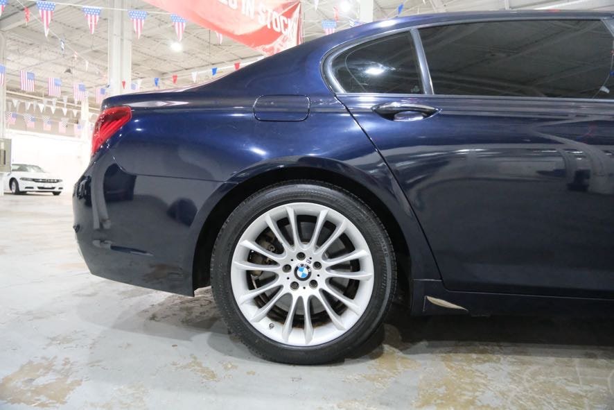 Used 2015 BMW 750Li xDrive AWD/4WD image 13