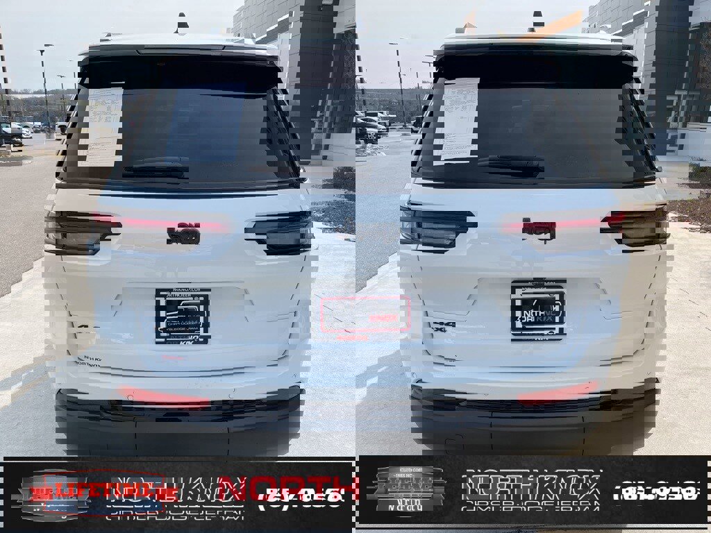 Used 2025 Jeep Grand Cherokee L Altitude image 21