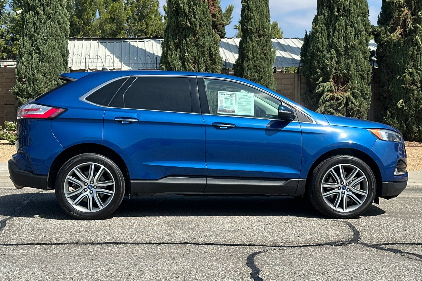 Used 2022 Ford Edge Titanium w/ Class II Trailer Tow Package AWD/4WD image 3