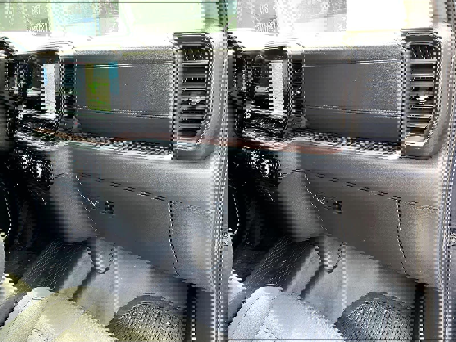 Used 2025 GMC Sierra 2500 SLE w/ SLE Convenience Package image 13