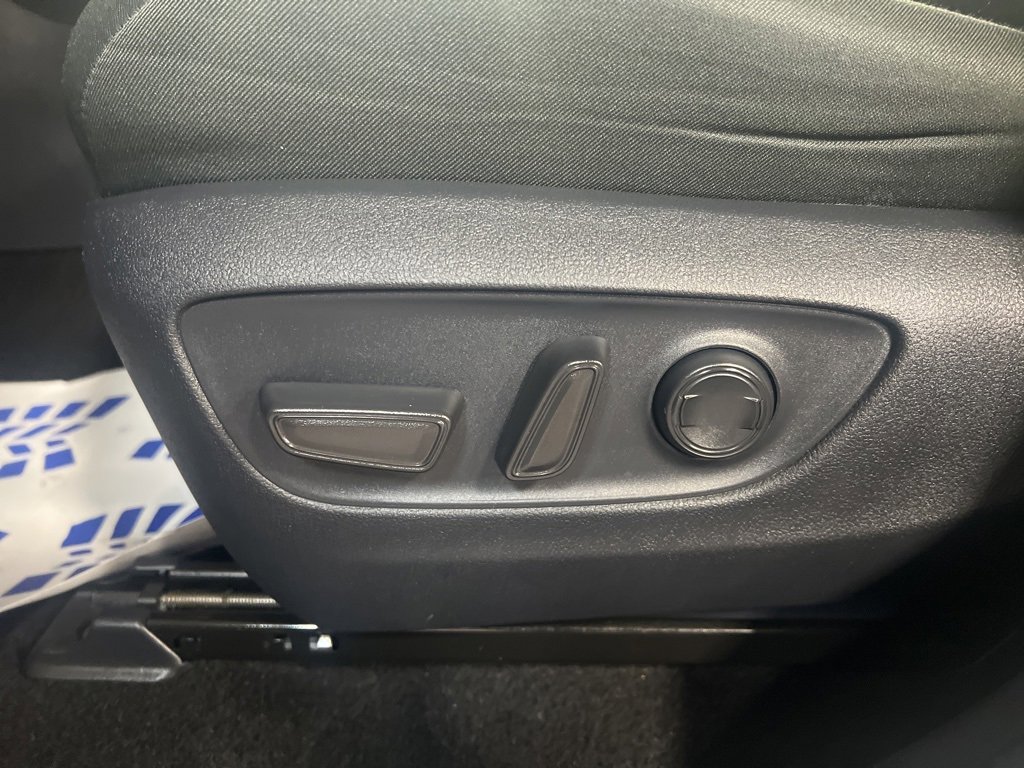 Used 2025 Toyota RAV4 XLE image 8