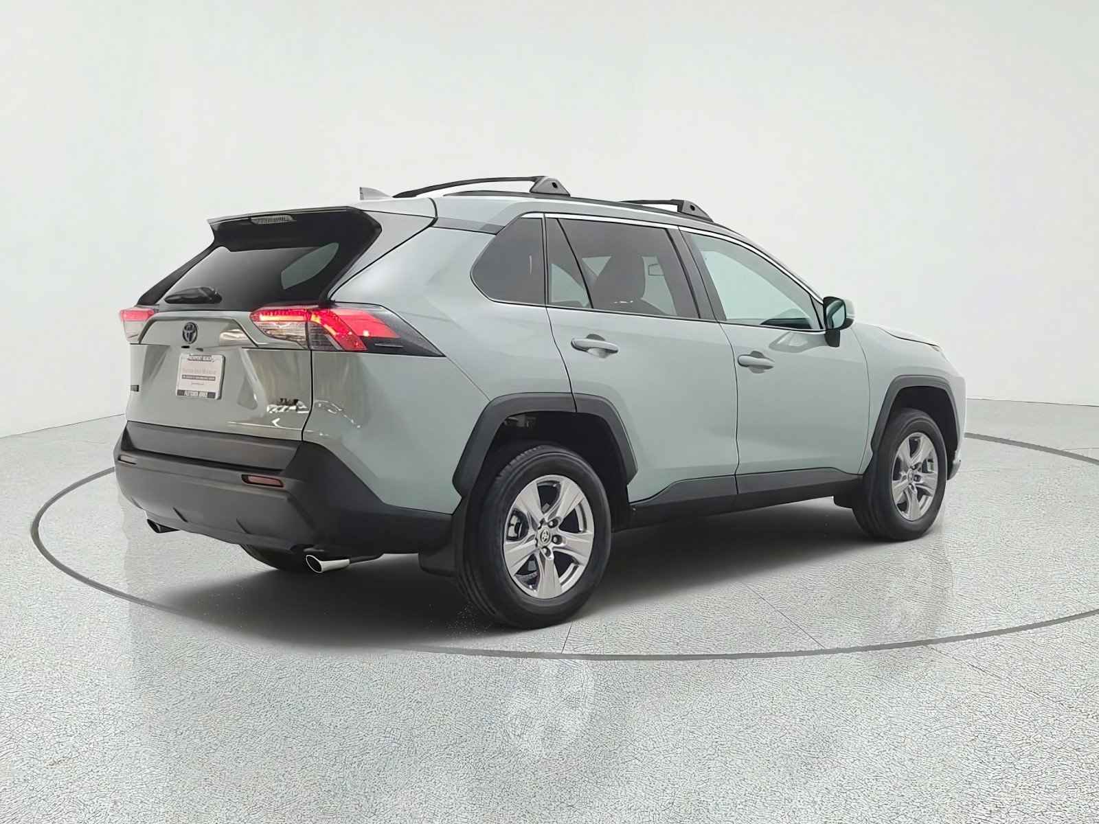 Used 2023 Toyota RAV4 XLE w/ Convenience Package FWD image 5