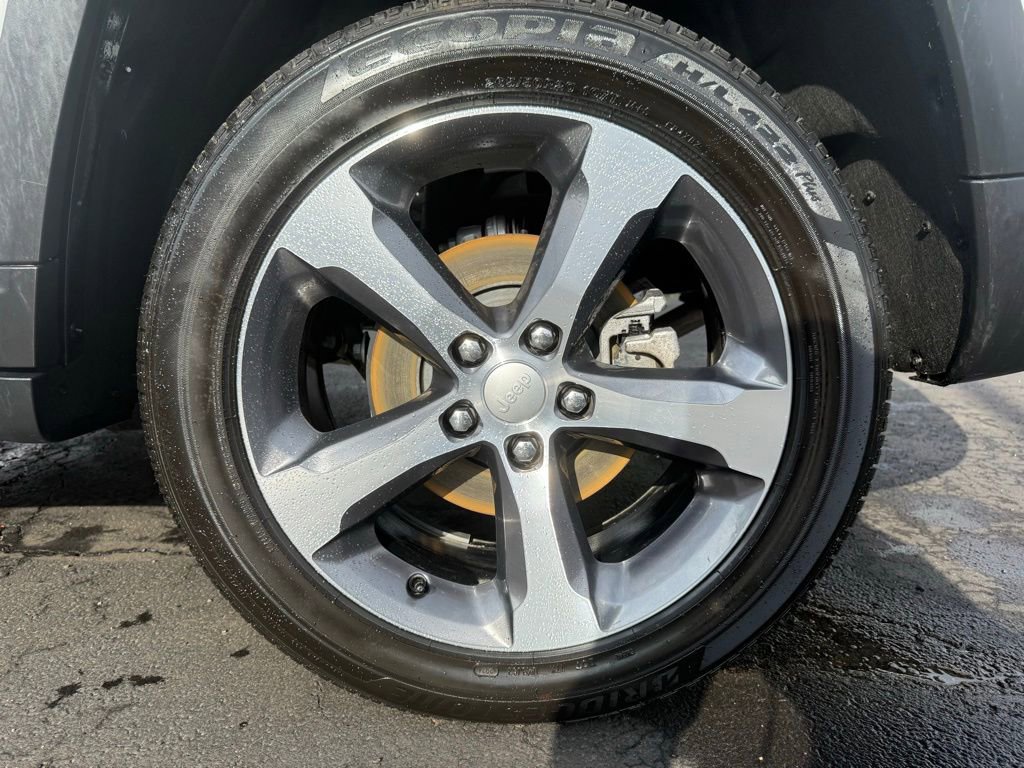 Used 2025 Jeep Grand Cherokee Limited image 35