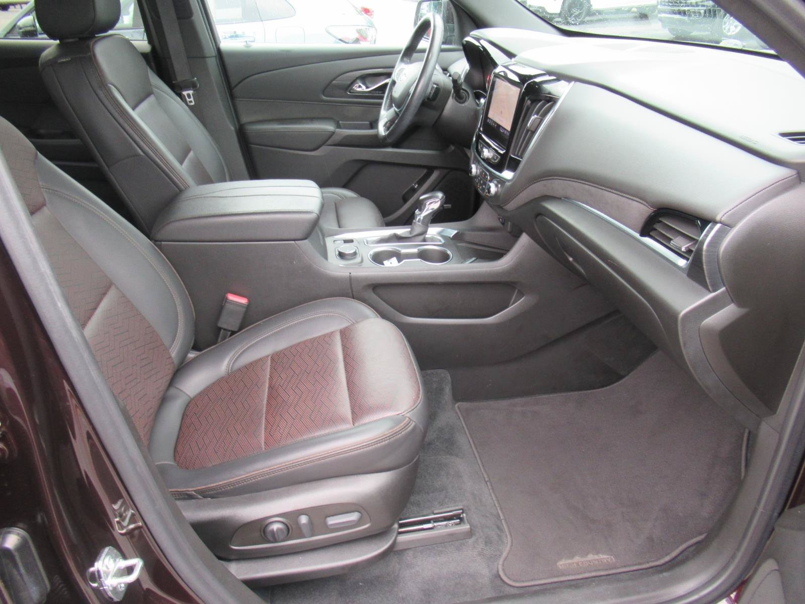 Used 2022 Chevrolet Traverse High Country FWD image 11