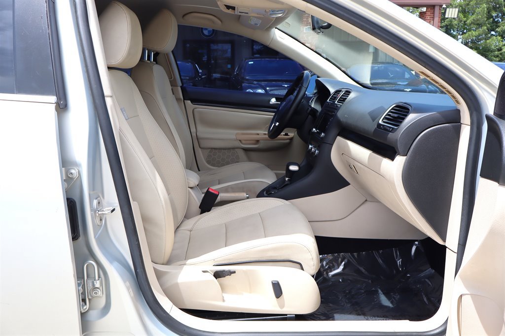 Used 2011 Volkswagen Jetta TDI FWD image 17
