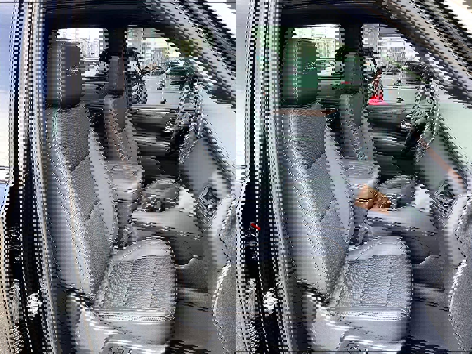 Used 2024 Chevrolet Suburban High Country image 11