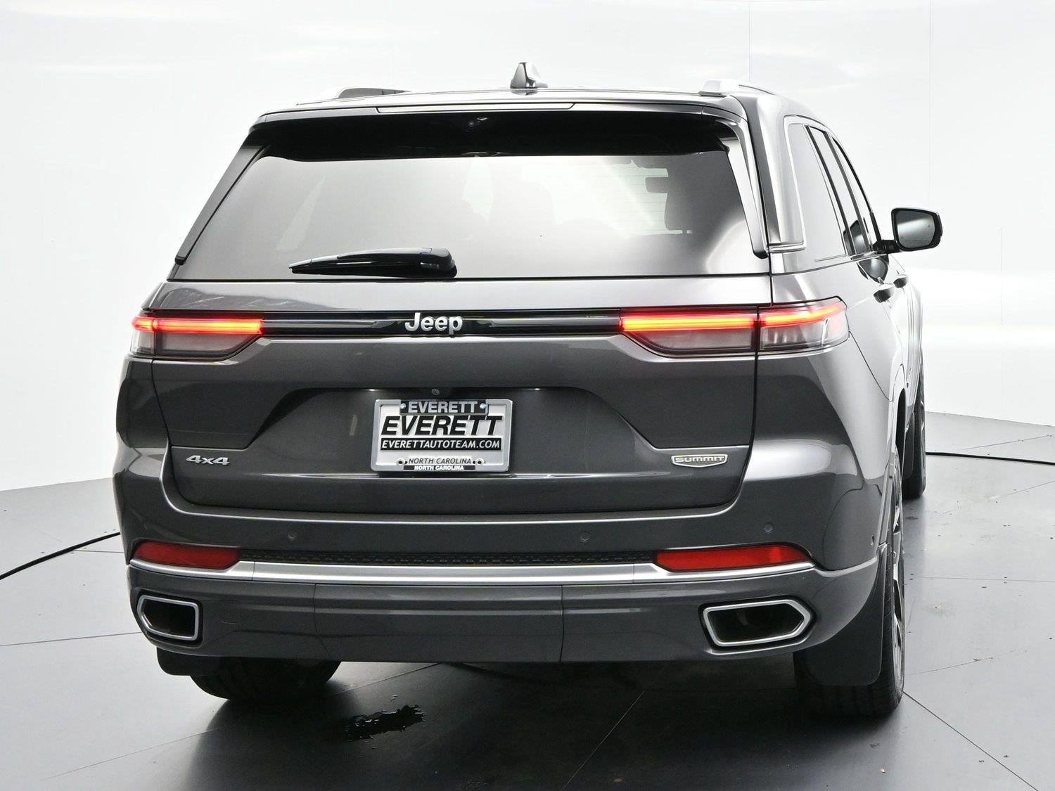 Used 2022 Jeep Grand Cherokee Summit AWD/4WD image 6