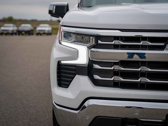 Used 2025 Chevrolet Silverado 1500 LTZ image 3