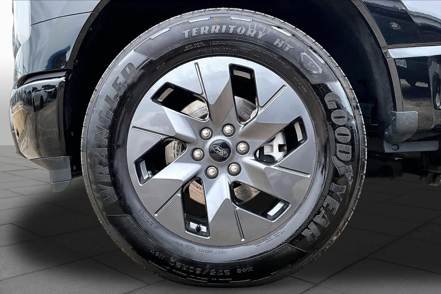 Used 2025 Ford F150 Lightning Flash AWD/4WD image 13