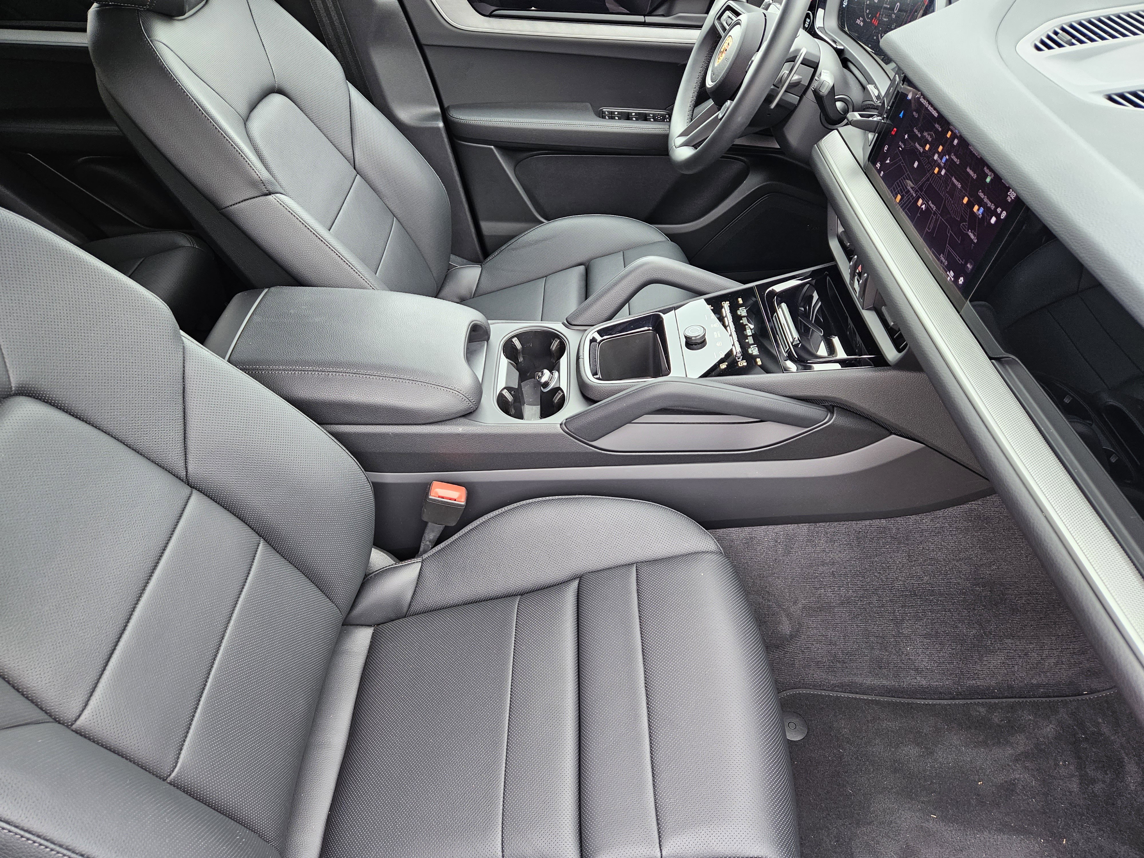 Used 2025 Porsche Cayenne AWD/4WD image 15