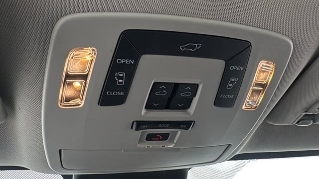 Used 2024 Toyota Sienna XLE image 32