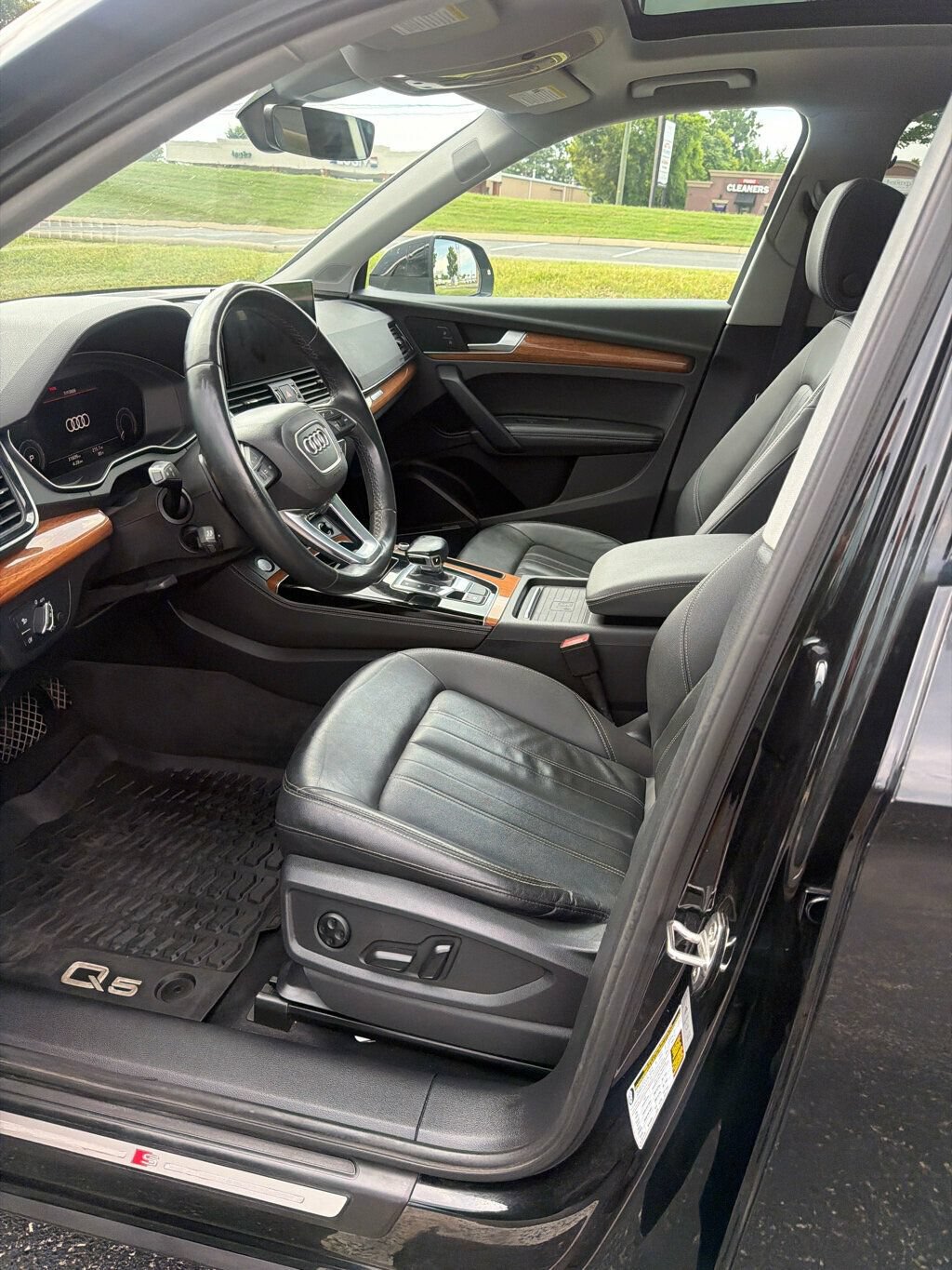 Used 2021 Audi Q5 e Premium Plus w/ Premium Plus Package AWD/4WD image 9
