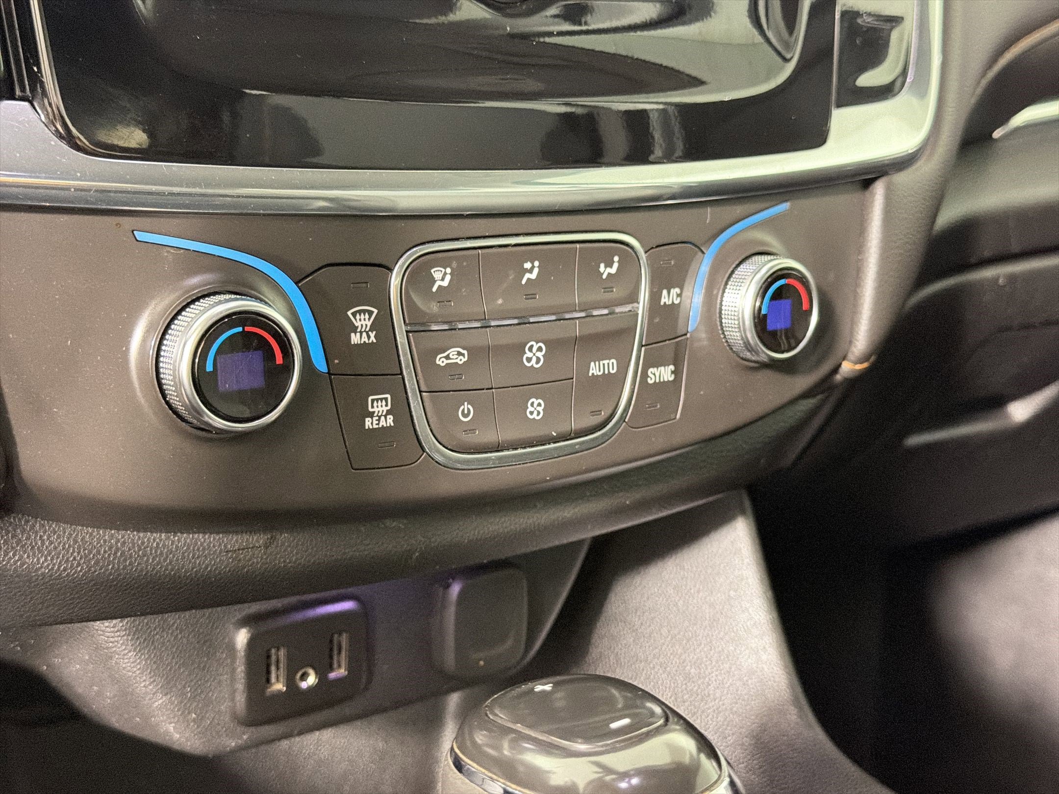 Used 2019 Chevrolet Traverse LS image 17