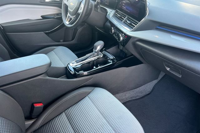 Used 2025 Chevrolet Trax LT w/ LT Convenience Package image 19