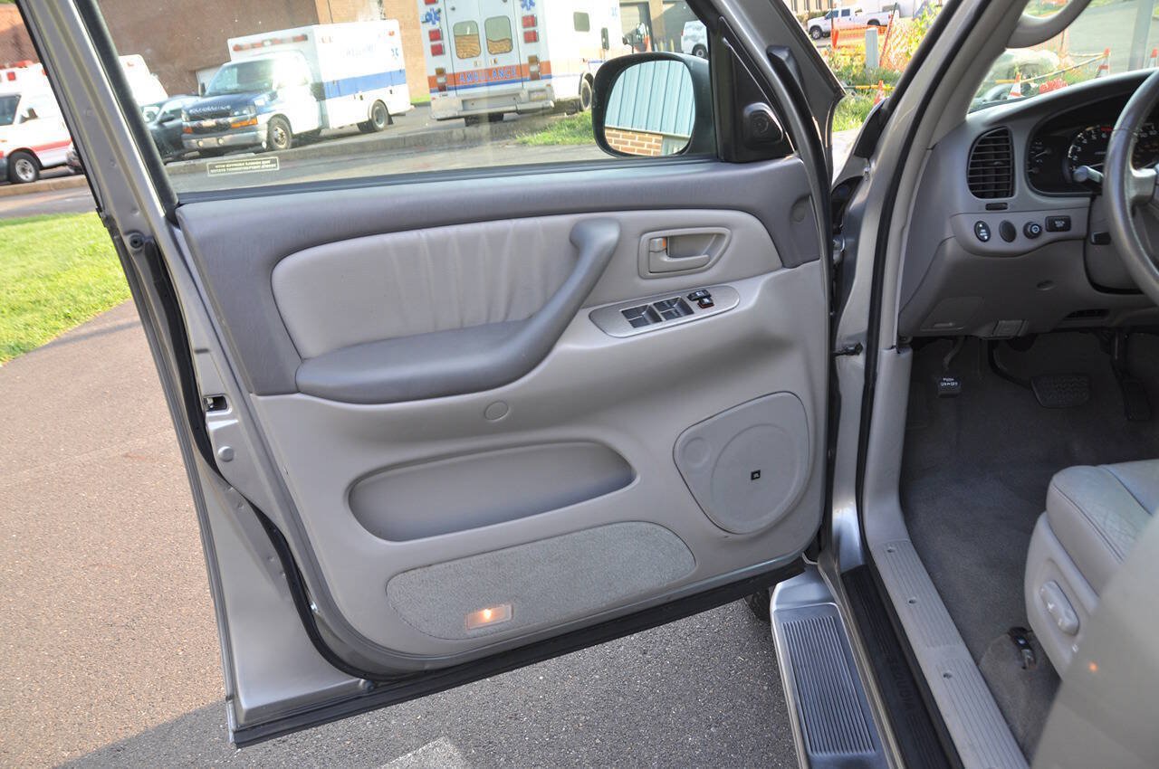Used 2005 Toyota Sequoia Limited AWD/4WD image 24