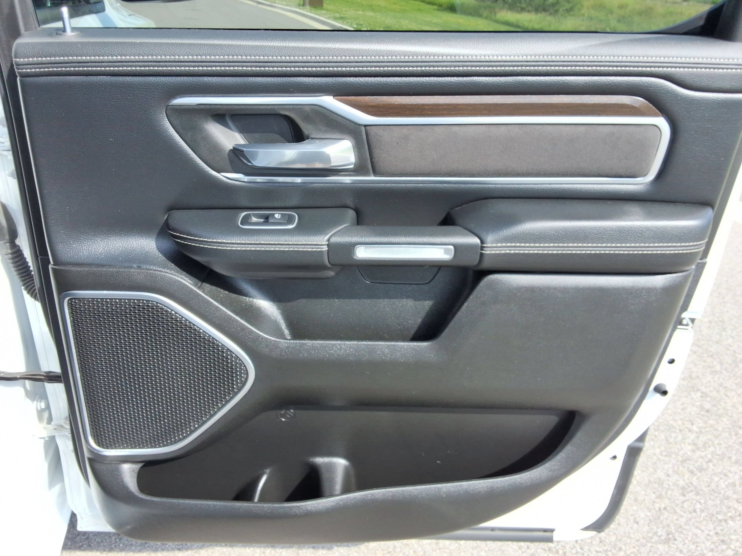 Used 2022 RAM 1500 Laramie AWD/4WD image 27