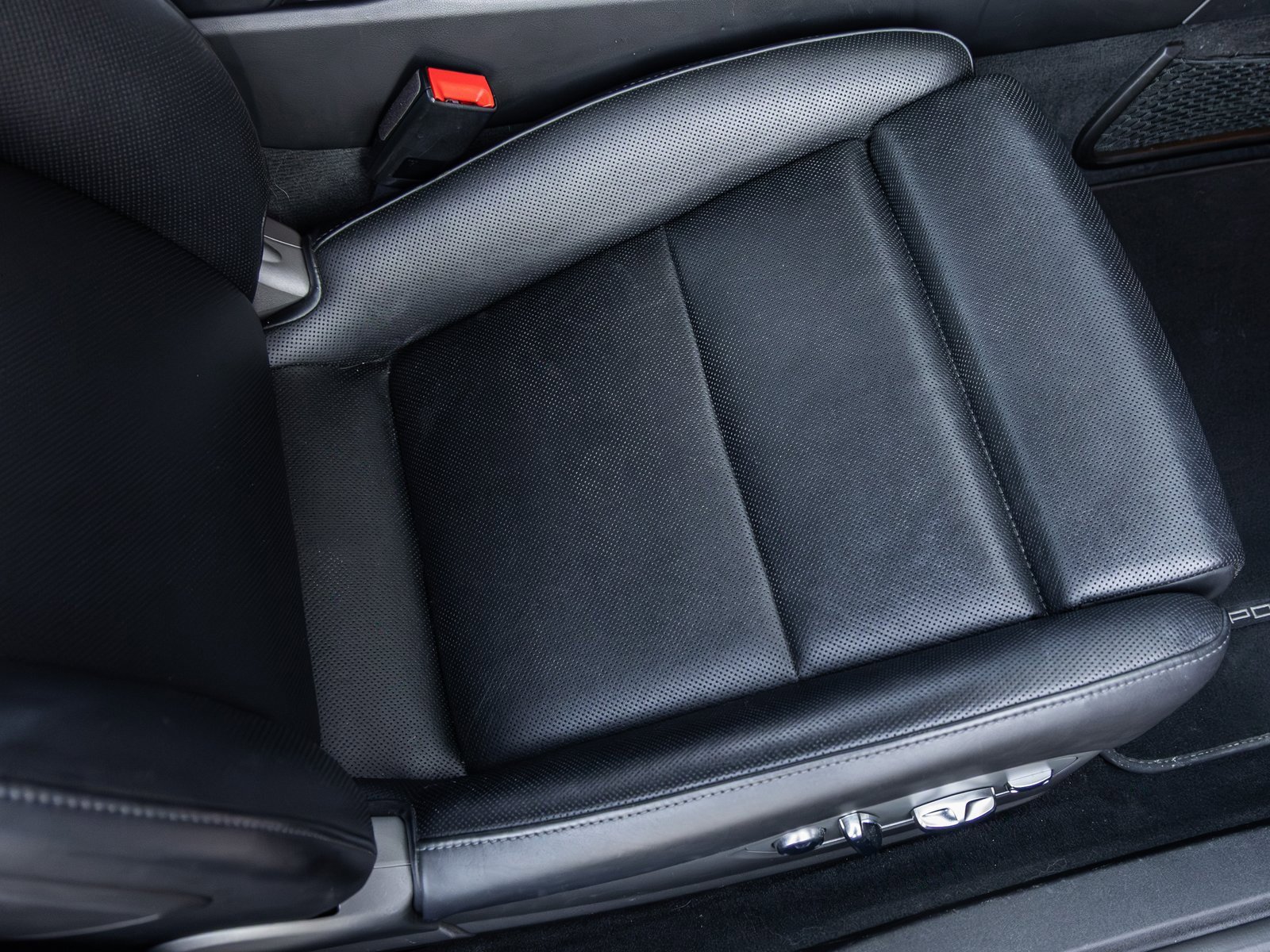 Used 2018 Porsche 911 Turbo image 42