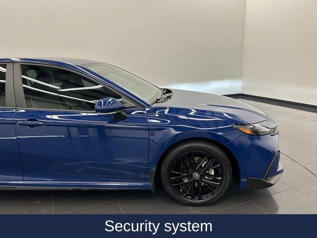 Used 2025 Toyota Camry SE image 13