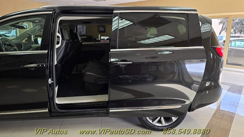 Used 2019 Chrysler Pacifica Limited image 8