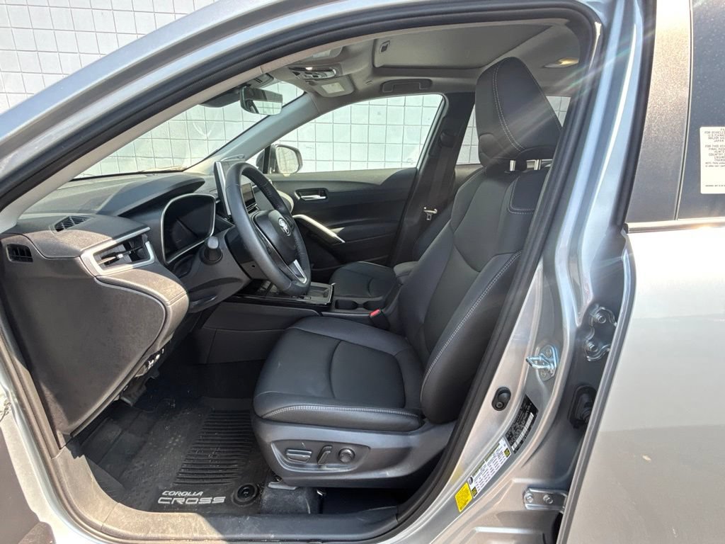 Used 2026 Toyota Corolla Cross XLE w/ Convenience Package FWD image 4