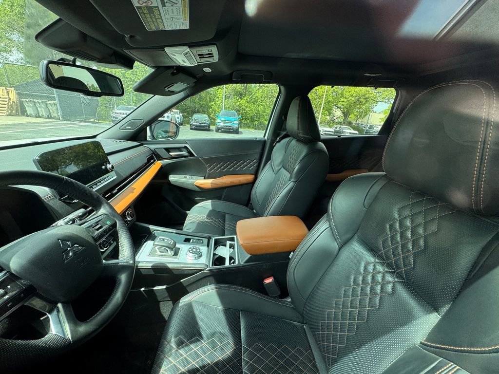 Used 2024 Mitsubishi Outlander SEL image 8