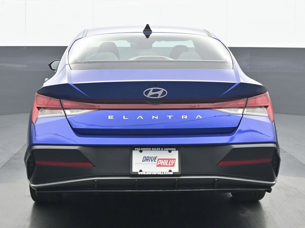 Used 2025 Hyundai Elantra SEL FWD image 5
