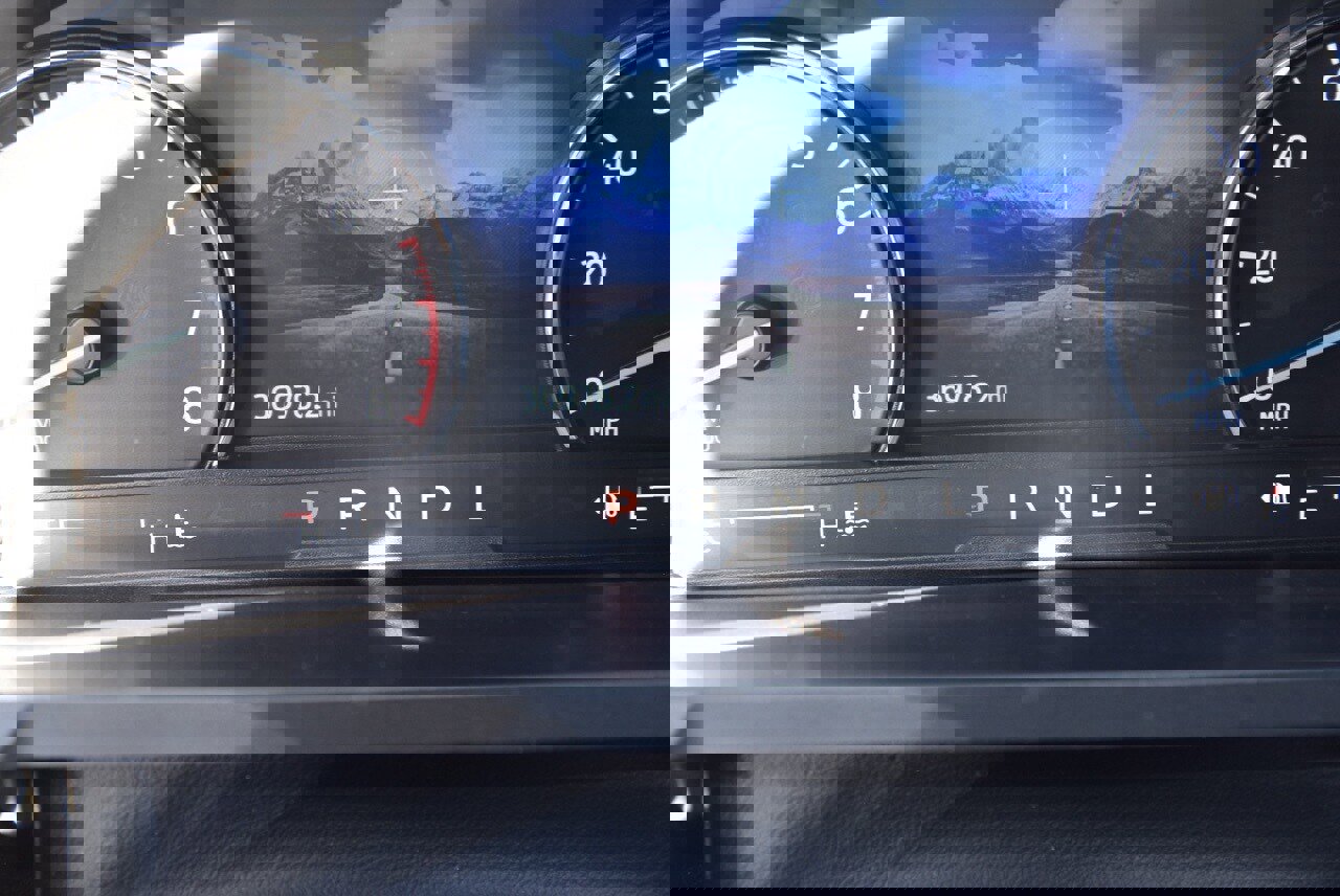 Used 2022 Ford Explorer XLT w/ Equipment Group 202A image 7