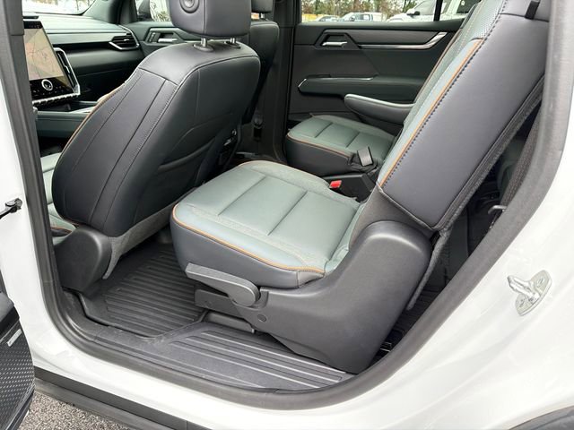 Used 2024 GMC Acadia AT4 w/ Luxury Package image 21