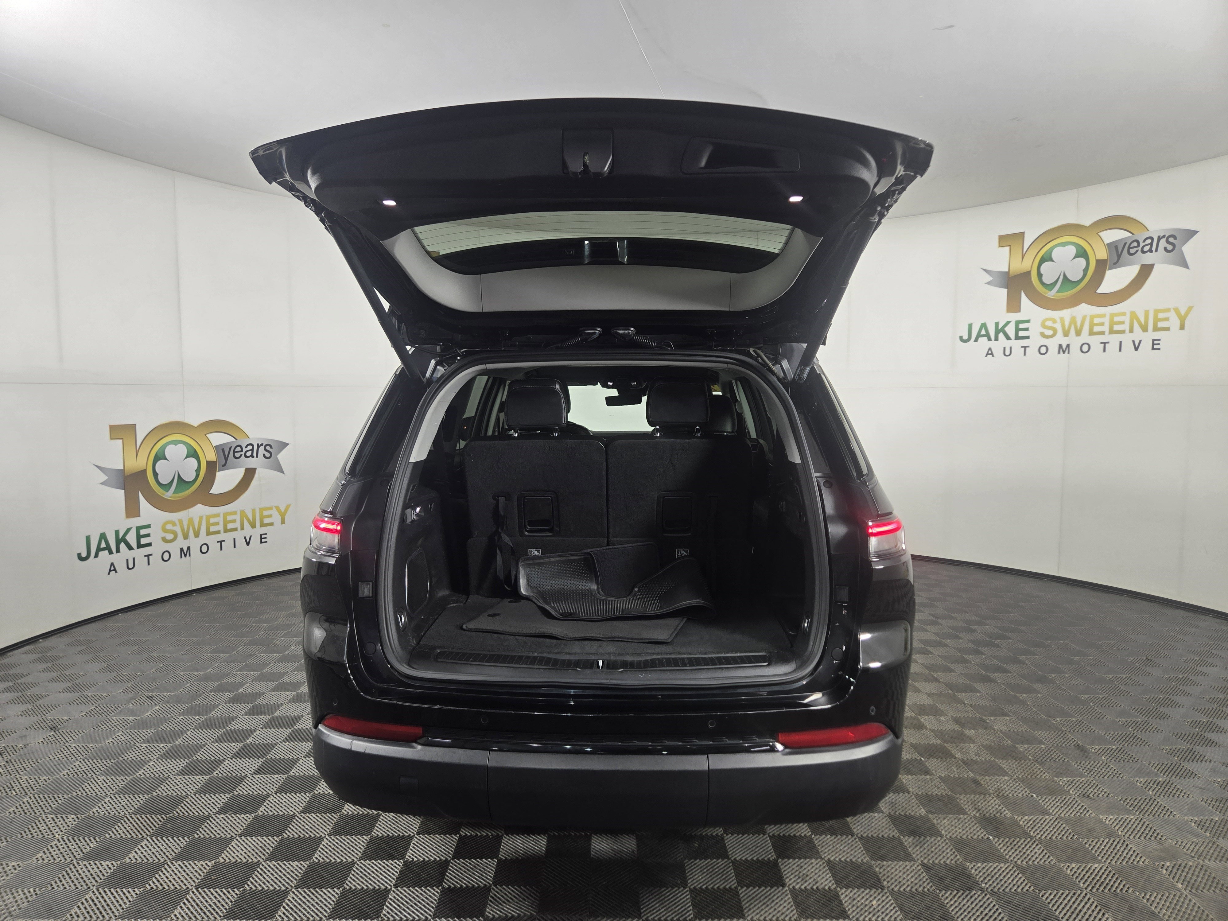 Certified 2023 Jeep Grand Cherokee L Limited w/ Luxury Tech Group II image 35