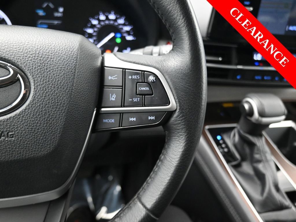 Used 2022 Toyota Sienna XLE image 28