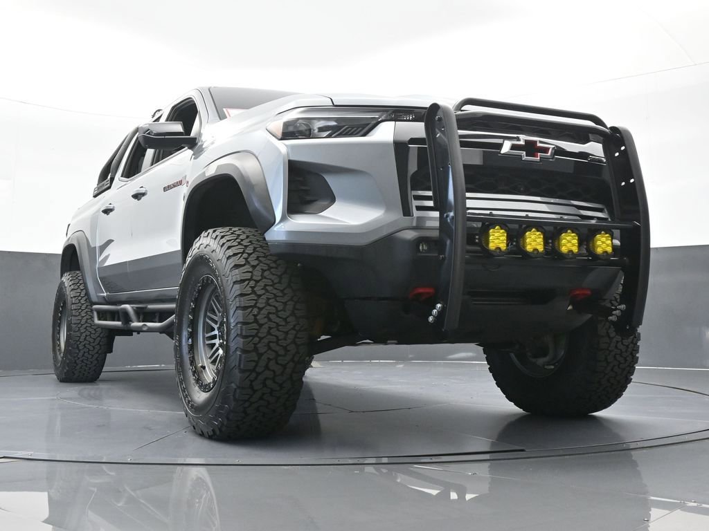 Used 2025 Chevrolet Colorado ZR2 w/ Technology Package AWD/4WD image 69