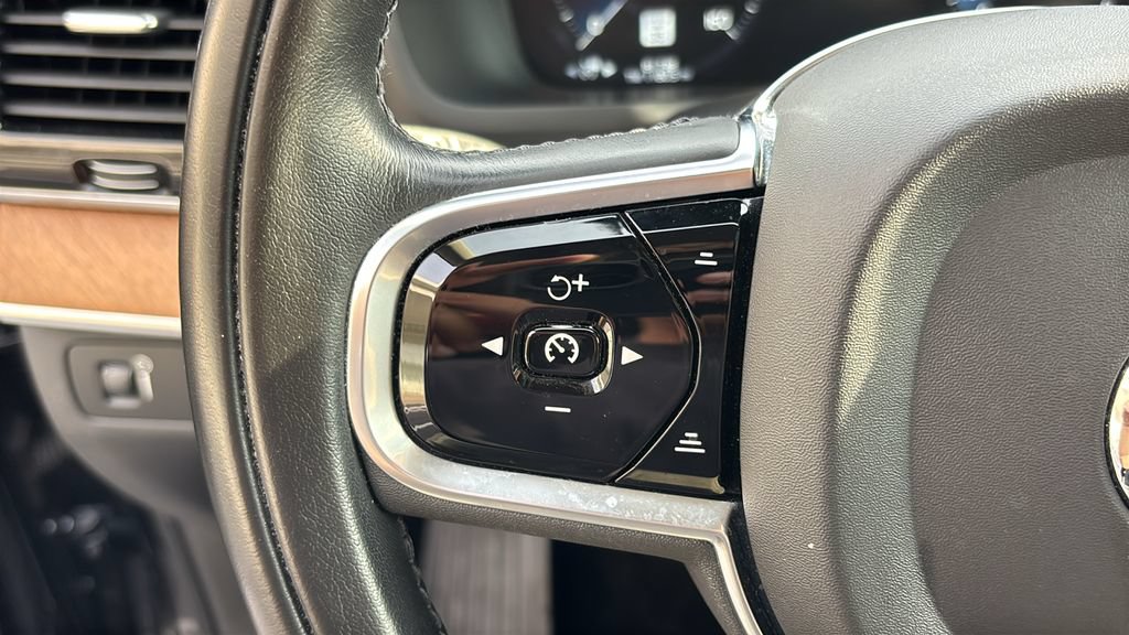 Used 2021 Volvo XC90 T6 Momentum w/ Protection Package Premier AWD/4WD image 16