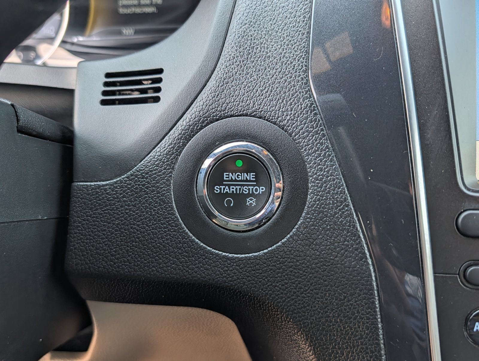 Used 2019 Ford Explorer Limited w/ Ford Safe & Smart Package FWD image 22