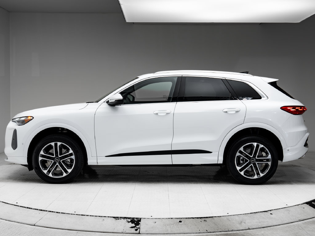 Certified 2025 Audi Q5 Premium w/ Convenience Package AWD/4WD image 2