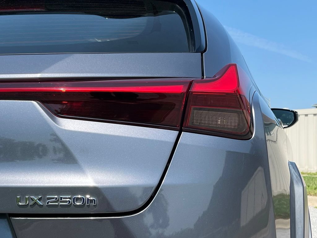 Used 2019 Lexus UX 250h w/ Premium Package AWD/4WD image 12