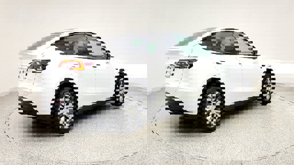 Used 2022 Tesla Model Y Long Range image 5