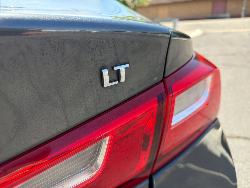 Used 2018 Chevrolet Malibu LT FWD image 16