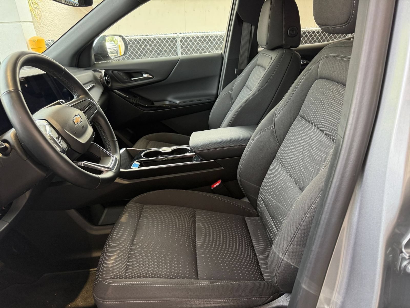 Used 2025 Chevrolet Equinox LT FWD image 27