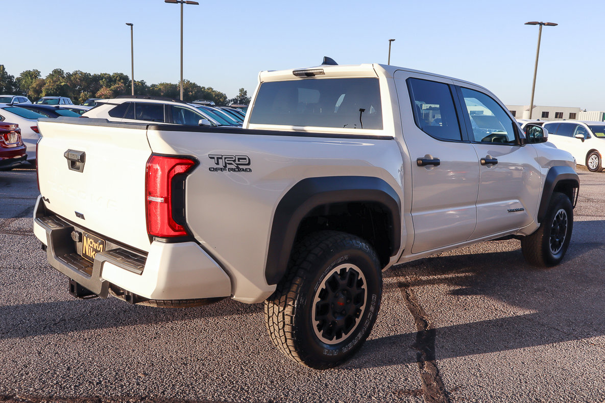 Used 2024 Toyota Tacoma TRD Off-Road image 4