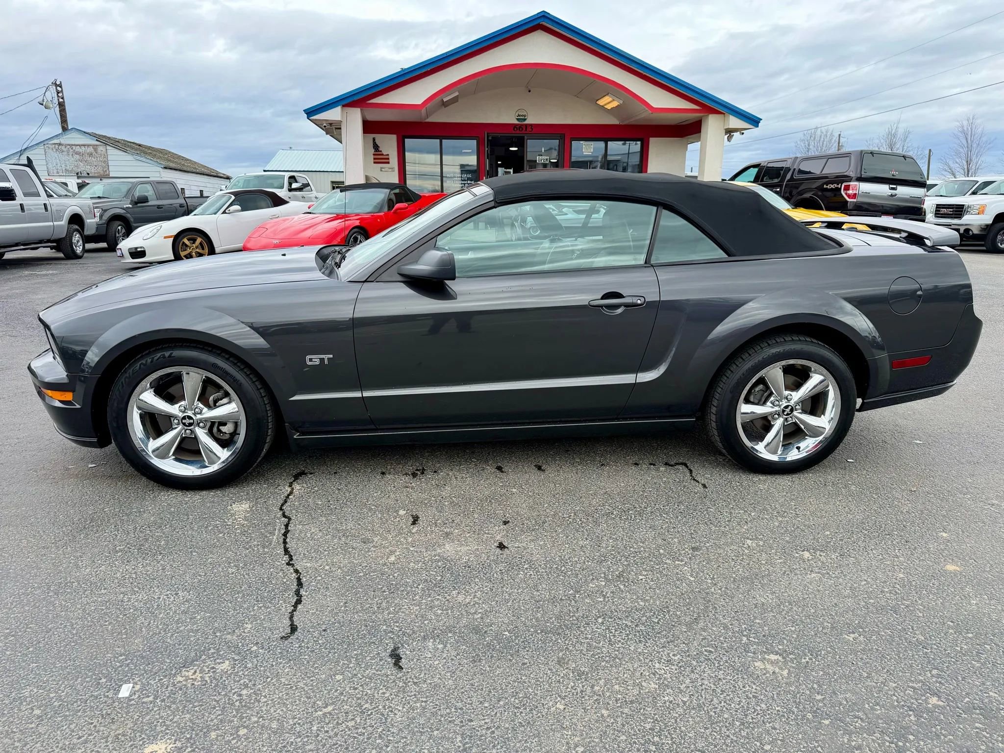 Used 2008 Ford Mustang GT RWD image 2