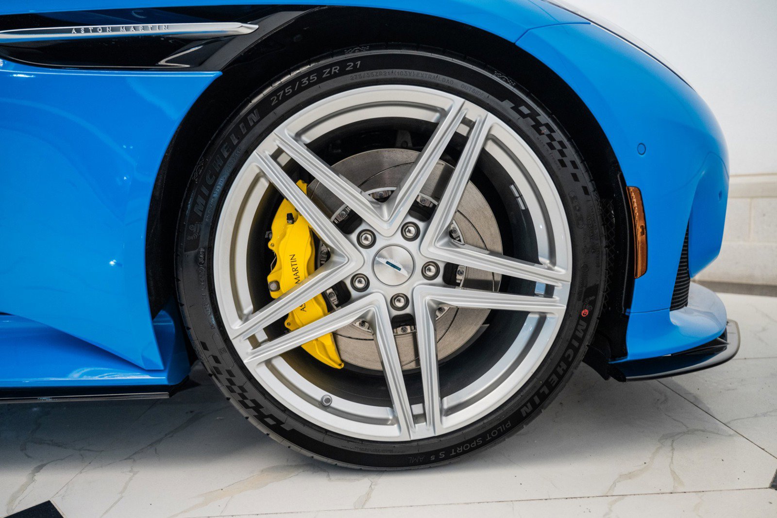 Used 2025 Aston Martin DB12 Volante image 50