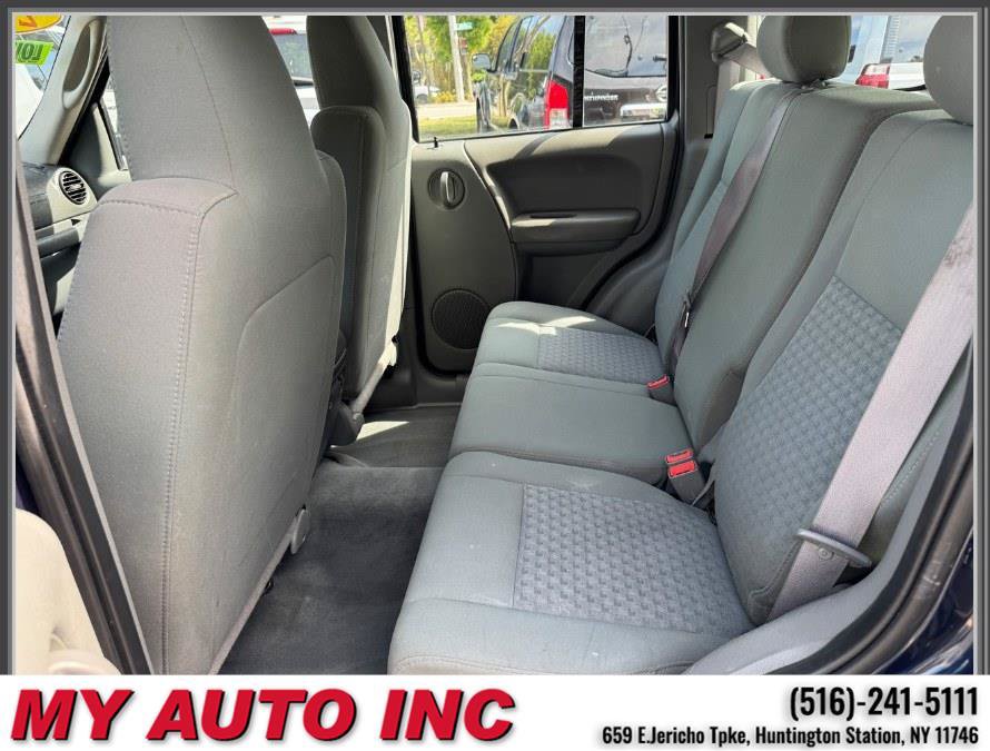 Used 2006 Jeep Liberty Sport w/ Off Road Group AWD/4WD image 29