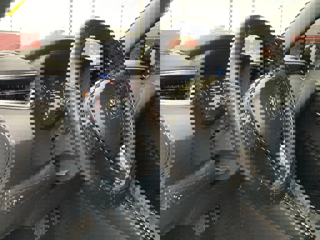 Used 2025 Toyota Corolla SE image 9