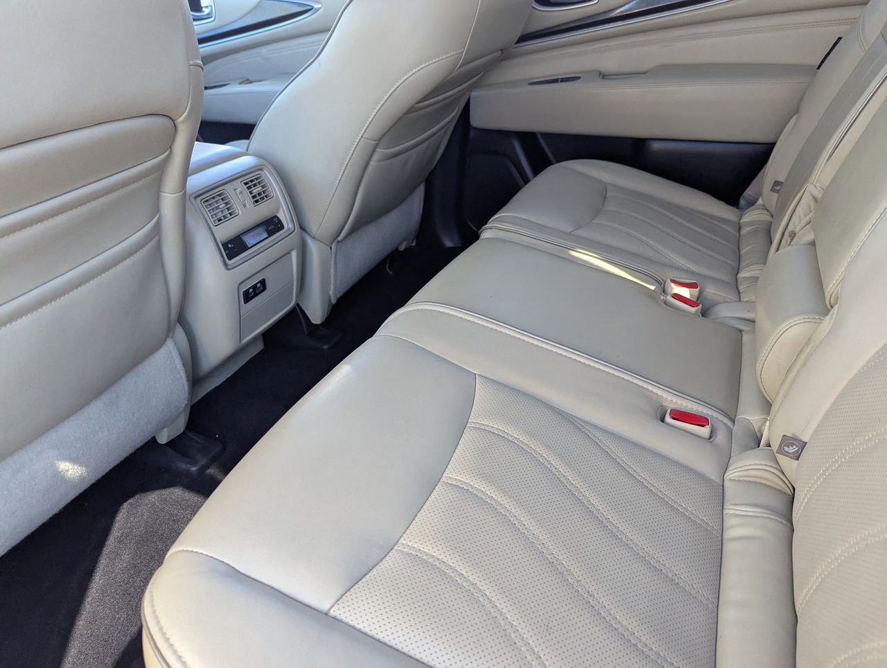 Used 2019 INFINITI QX60 Luxe w/ Essential Package image 16