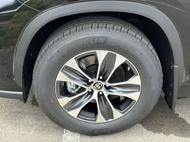 New 2024 Toyota Highlander XLE AWD/4WD image 5